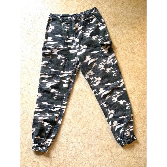 pretty Little thing Grey Camo print cargo pants size 6 - Picture 3 of 11